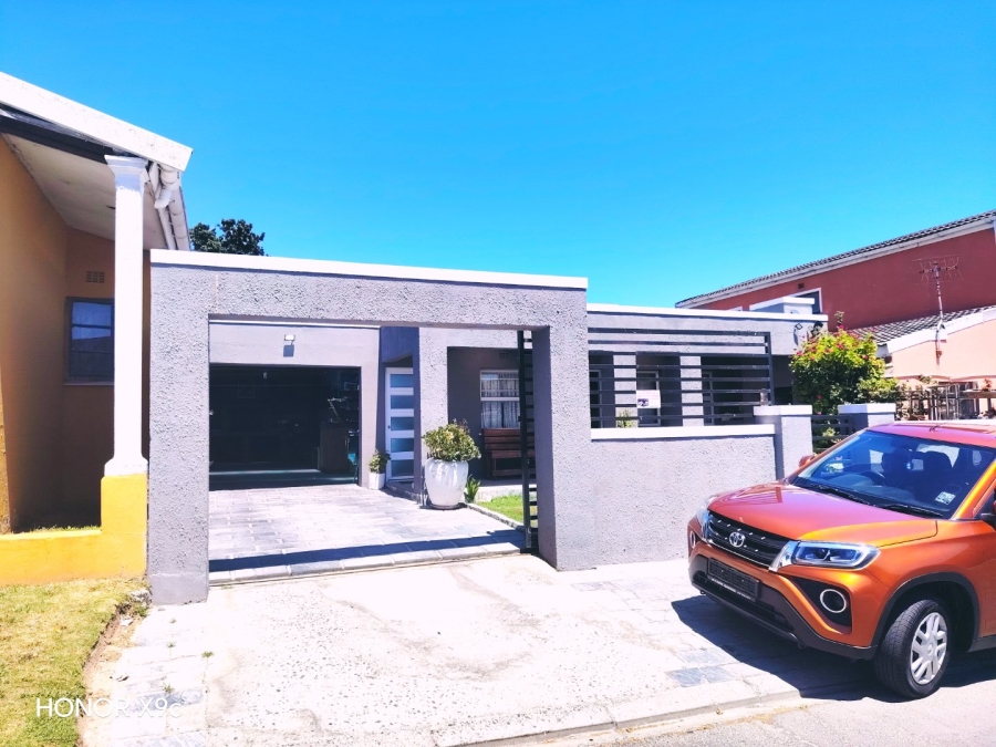 3 Bedroom Property for Sale in Silversands Western Cape